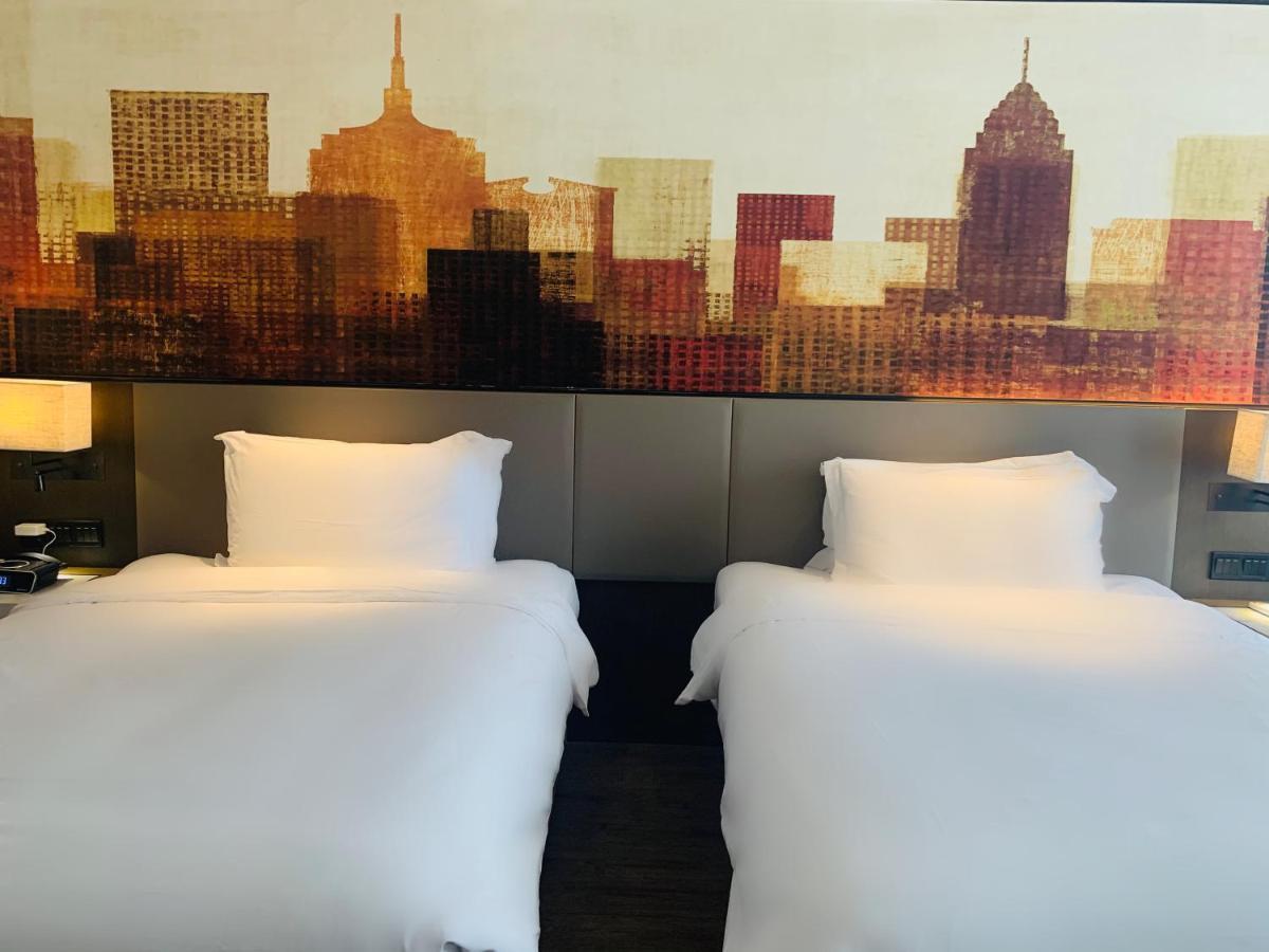 Mercure Shanghai Hongqiao Railway Station Экстерьер фото